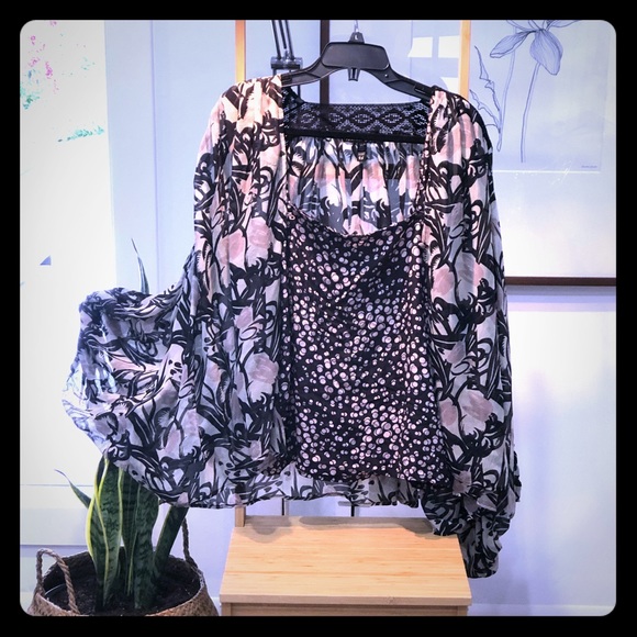 2 piece, bubble sleeve top with matching silk tank - Picture 1 of 1